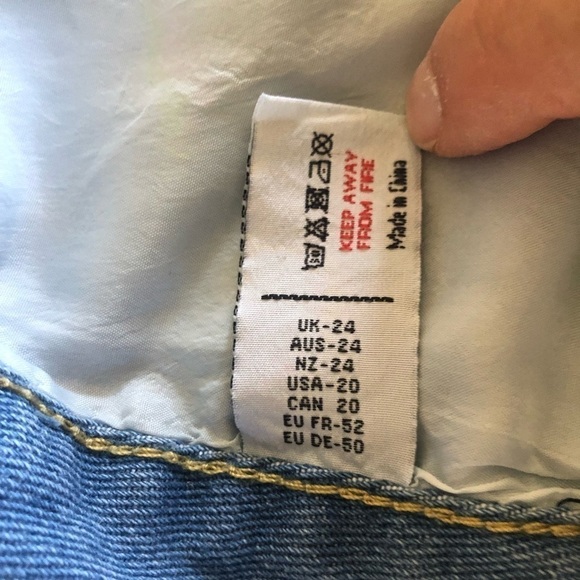 Nasty Gal Mom's The Word Plus High-Waisted Jeans Ripped Knee Size 20 - Picture 9 of 14